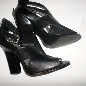 Guess Black peep toe shoe